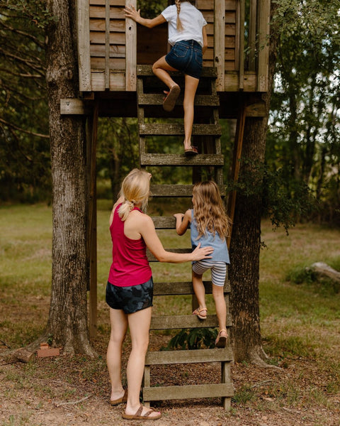 A Complete Guide to Hours of Outdoor Family Fun & Nature-Based Play