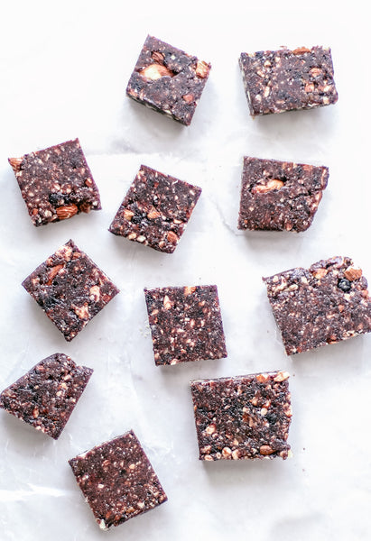 You Can Make These 3-Ingredient Blueberry Almond Energy Bars Faster Than You Can Say ‘RXBAR Duuupe’
