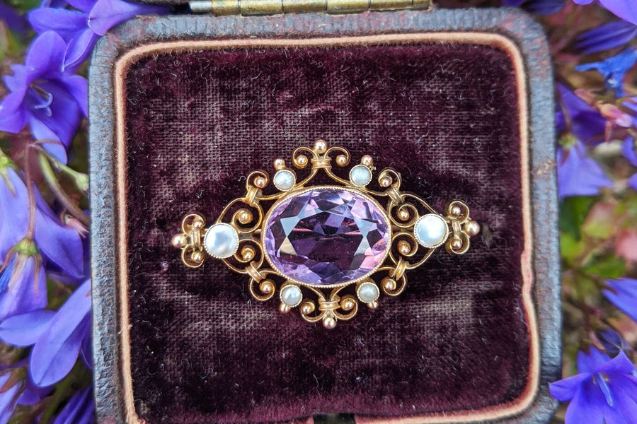 Brooches Are The Tiny Trend Taking Over 2023